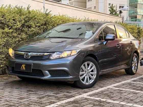 HONDA CIVIC 1.8 LXS 16V FLEX 4P AUTOMÁTICO HONDA CIVIC 1.8 LXS 16V FLEX 4P AUTOMÁTICO